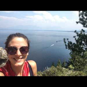 Meet your Posher, Emily